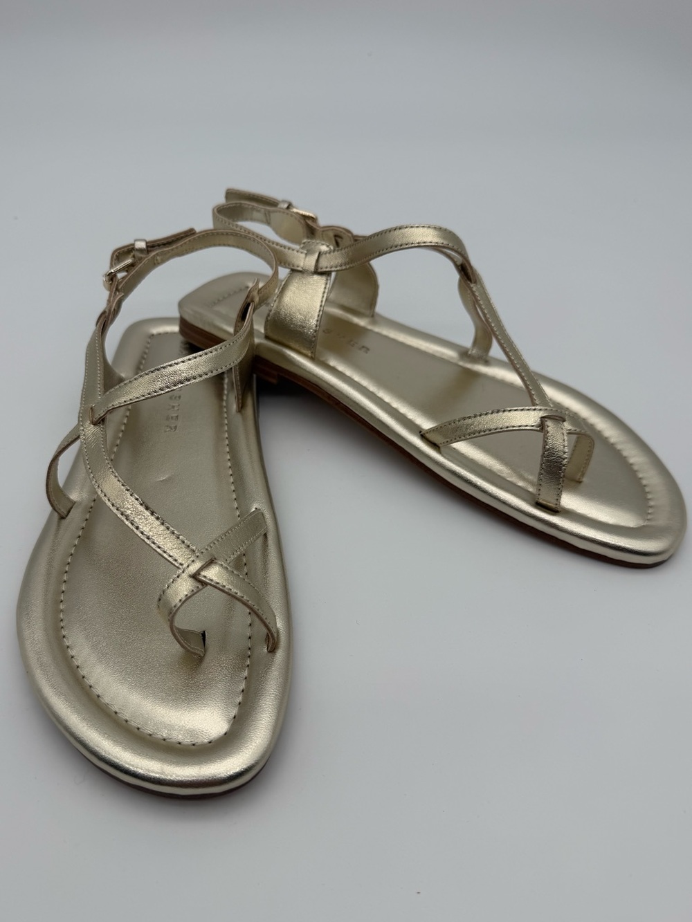 Marc Fisher LTD Geerty Gold Leather Strappy Toe Loop Sandals - Size 7.5M